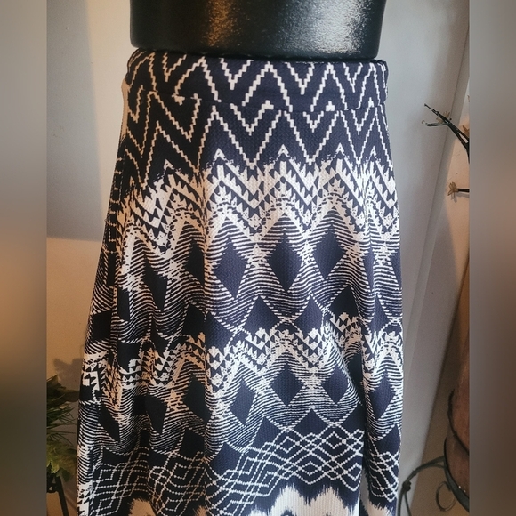 Faith And Joy Black And White Patterned Skirt S - Picture 2 of 3